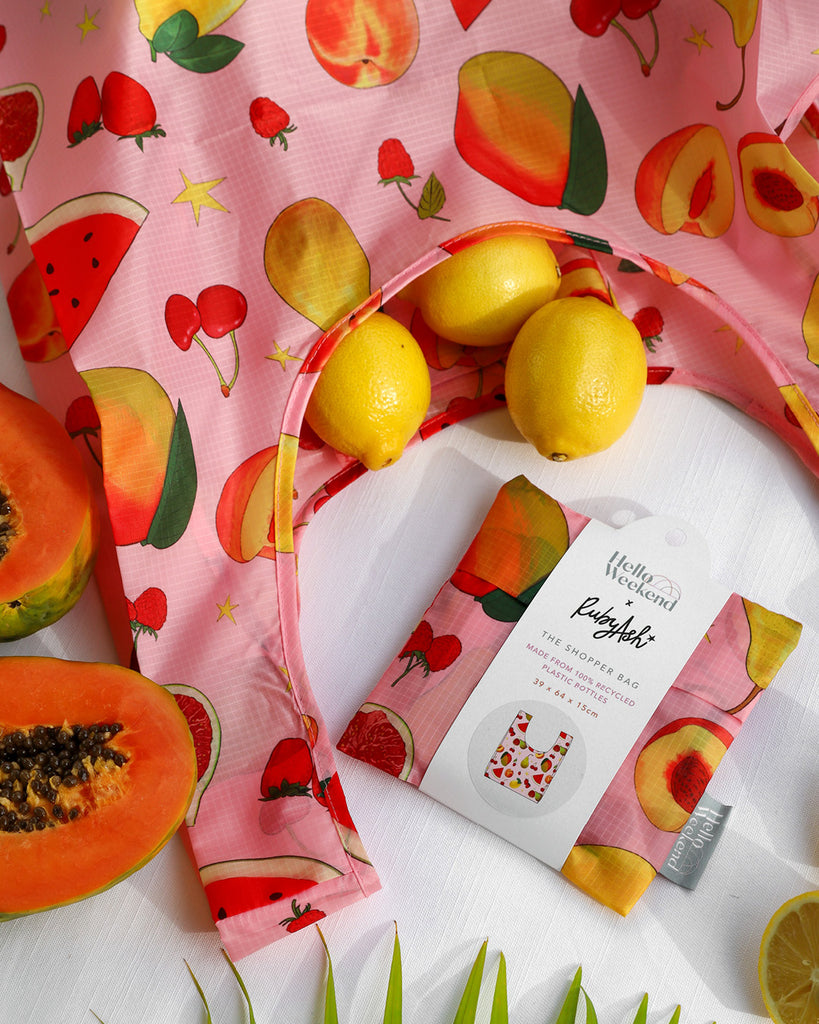 Reusable shopping bag with fruit pattern on a pink background. Fruit Print - Shopper Bag - Reusable bags online | Daily bags | Shopper bags | Weekender bags  Hello Weekend