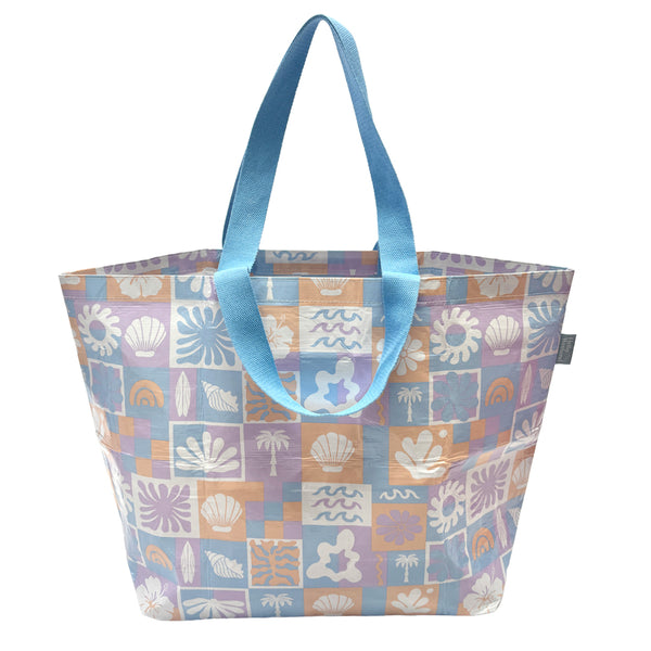 A Hello Weekend large bag with a pastel patchwork pattern featuring beach motifs like seashells, palm trees, and waves in lavender, blue, orange, and white, with light blue handles. Lizzie Print - Weekender Bag - Reusable bags online | Daily bags | Shopper bags | Pouches  Hello Weekend Beige canvas handles | Beach Bags