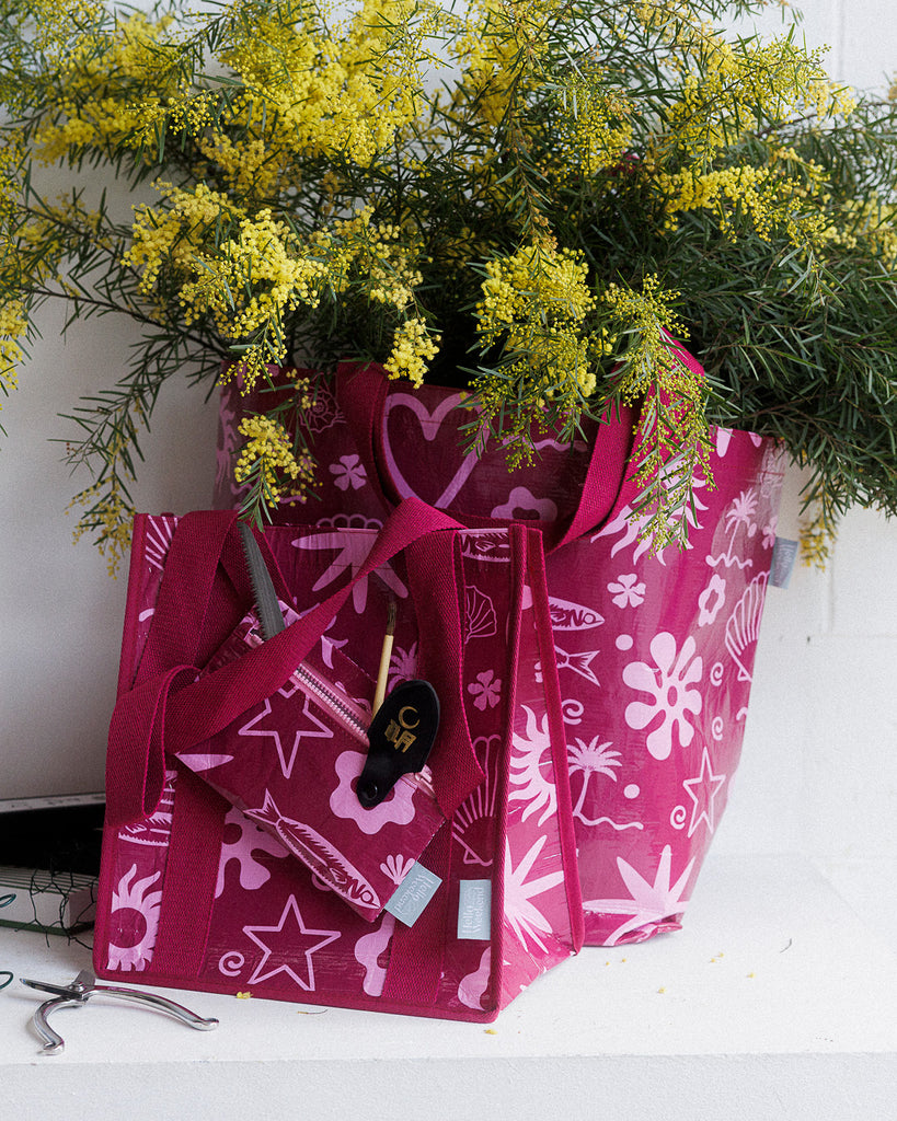 A Hello Weekend magenta tote bag with a pink and white ocean-themed pattern featuring seashells, starfish, waves, and a heart with two sets of maroon cotton canvas straps. Layla Print - Weekender Bag - Reusable bags online | Daily bags | Shopper bags | Pouches  Hello Weekend Beige canvas handles | Beach Bags