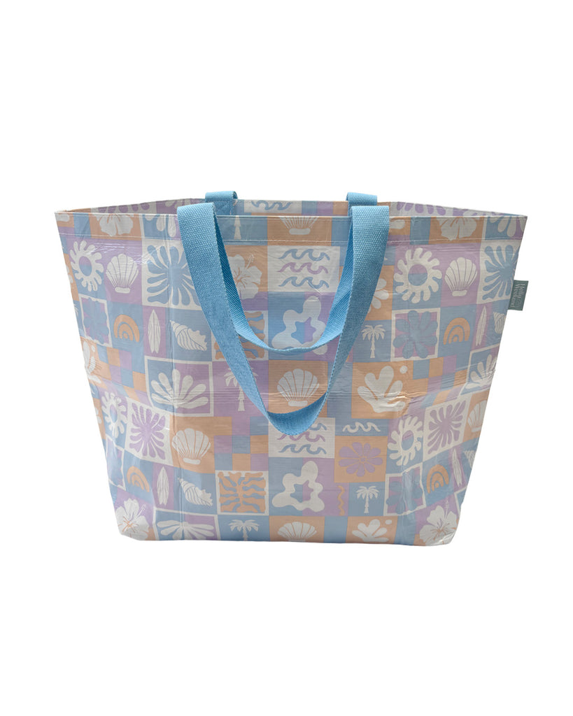 A Hello Weekend large bag with a pastel patchwork pattern featuring beach motifs like seashells, palm trees, and waves in lavender, blue, orange, and white, with light blue handles. Lizzie Print - Weekender Bag - Reusable bags online | Daily bags | Shopper bags | Pouches  Hello Weekend Beige canvas handles | Beach Bags